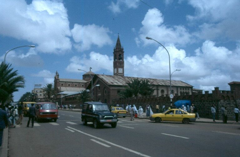 Auf dem Weg von Mainz nach Kapstadt machten wir 1995 auch Halt in Asmara, Eritrea, für das heute eine Teilreisewarnung besteht.