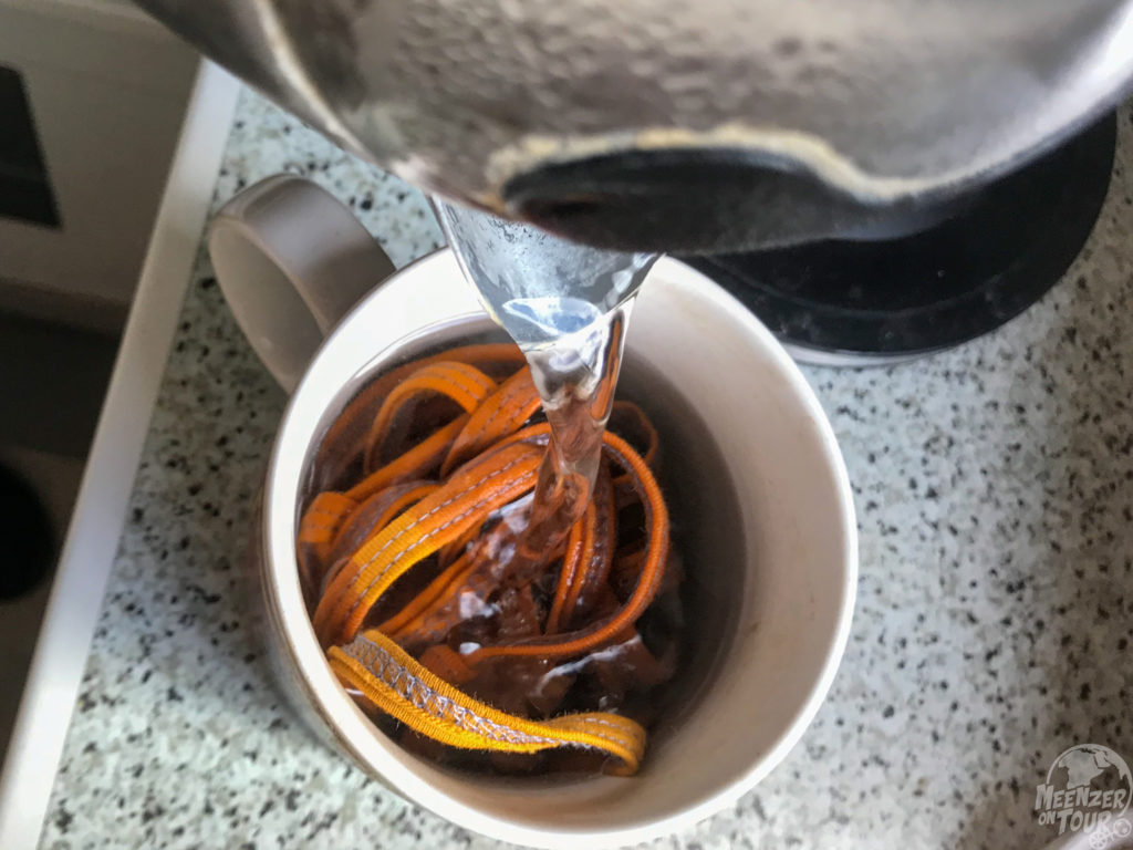 Die Maske von Bingabonga lässt sich beispielsweise mit Wasser in der Tasse auskochen...