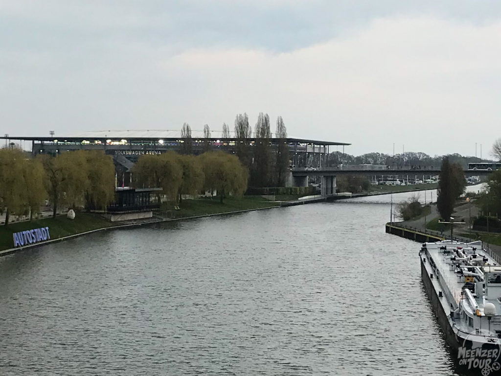 Der Mittellandkanal, der sich direkt neben dem Stadion befindet.