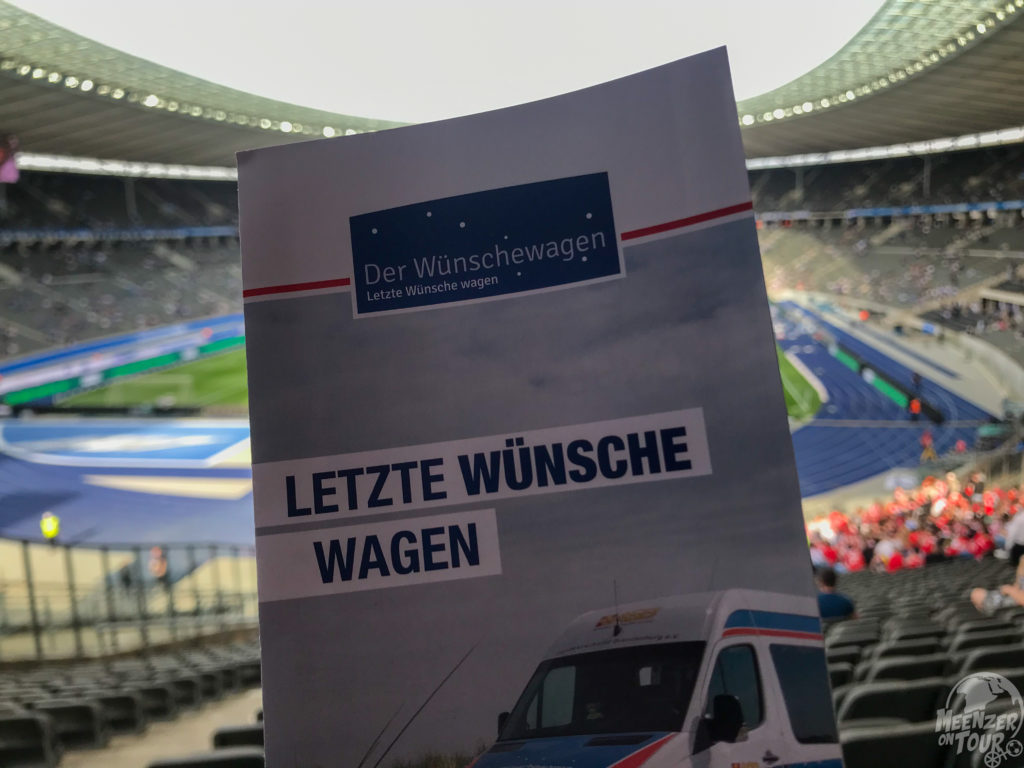 Ein Flyer des "Letzte Wünsche Wagens" im Berliner Olympiastadion