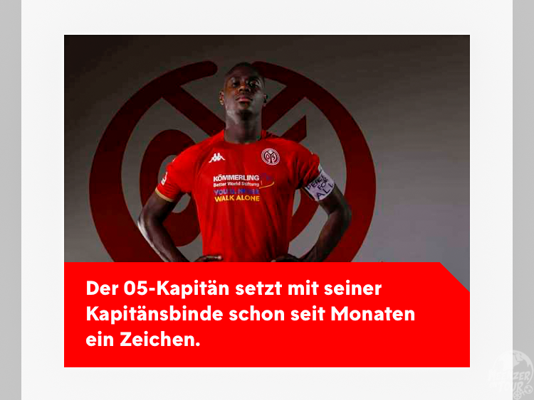 Der Mainz 05 Kapitän Mousa Niakhaté trägt das Trikot der neuen Saison mit dem "You never walk alone" Schriftzug in den Farben der Ukraine und dem Schriftzug der Kömmerling Better World Stiftung