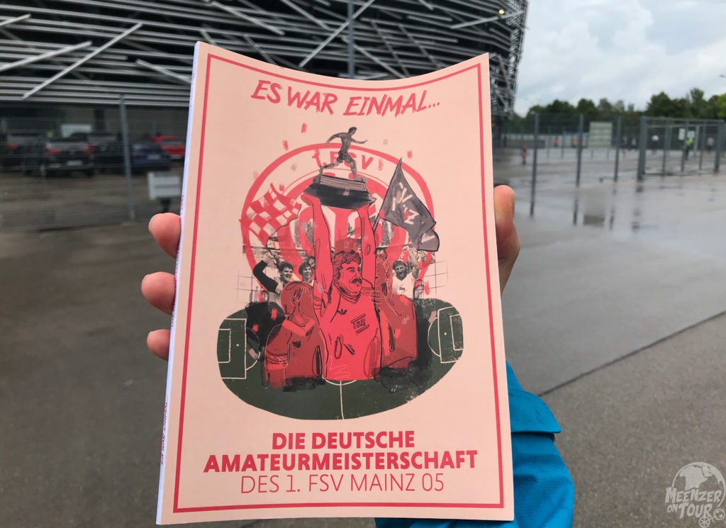 Fanzine "Es war einmal" vor dem Stadion