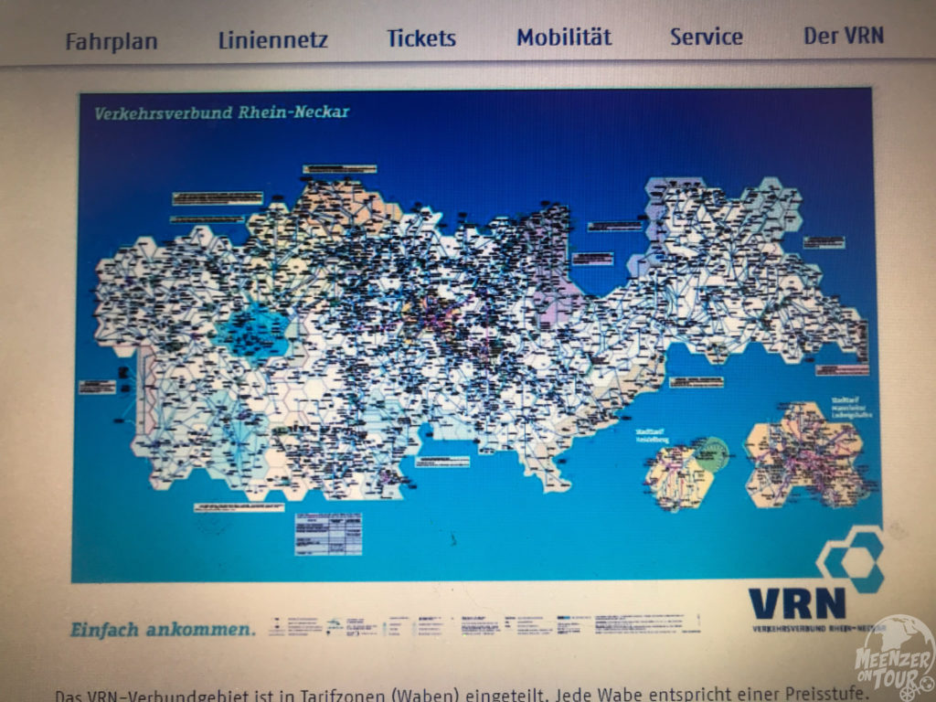 Wabenplan des VRN. Darunter steht "Einfach ankommen".